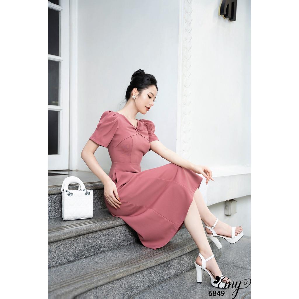 Đầm EMY EM6849 Xoè Cổ Gắn Khoen