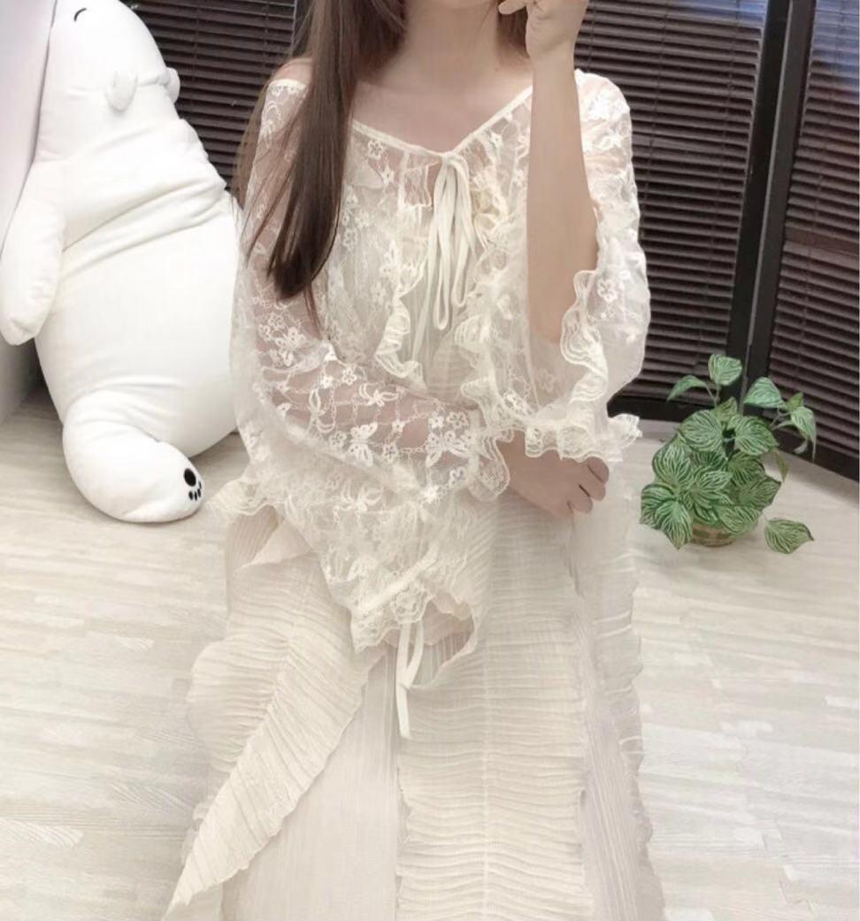 Áo Khoác Ren Mỏng Thêu Hoa Và Bướm C1091