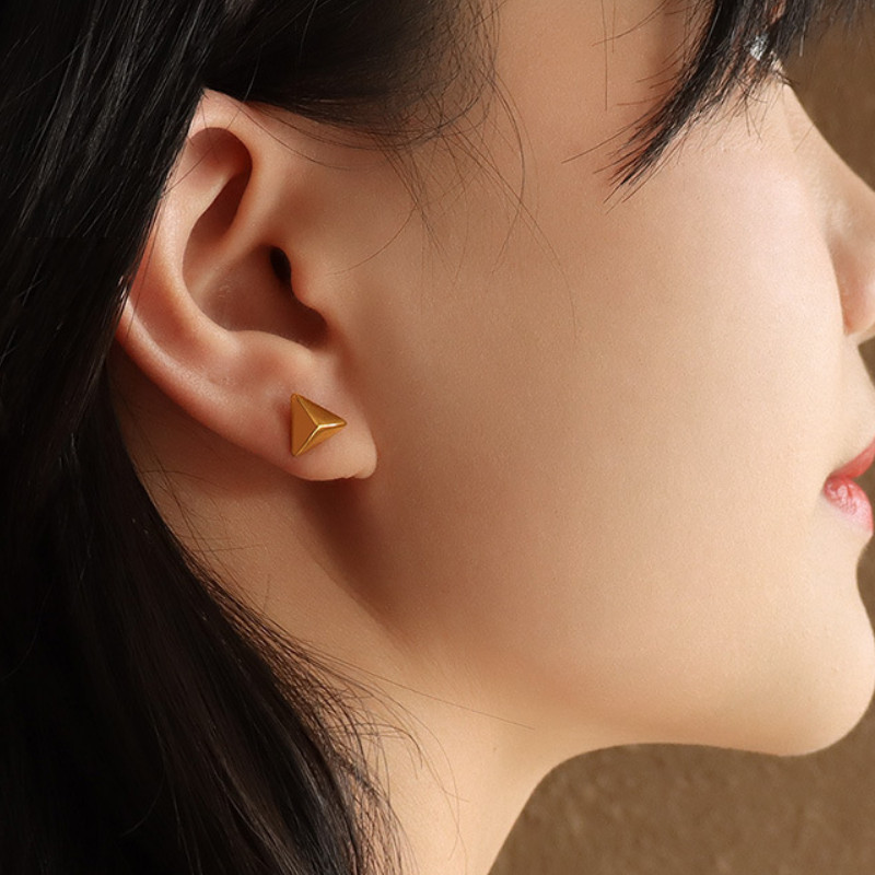 Bông Tai Tam Giác Nhỏ Xinh Titan Ko Han Rỉ TT 3962