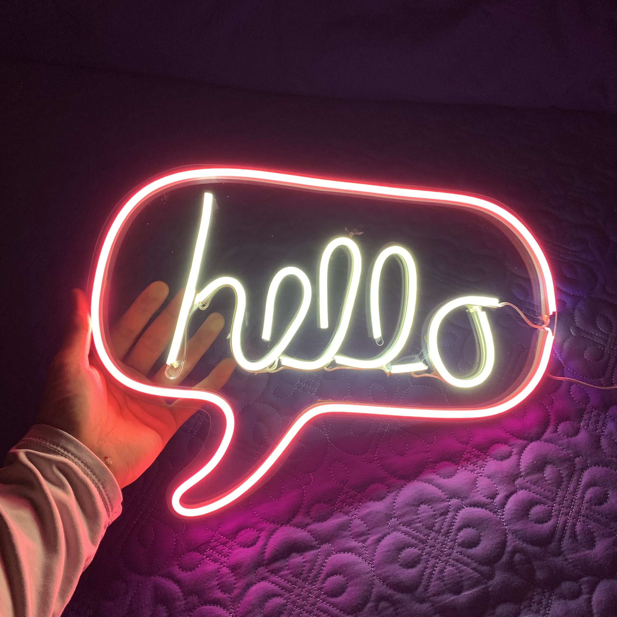 Đèn led neon chữ Hello