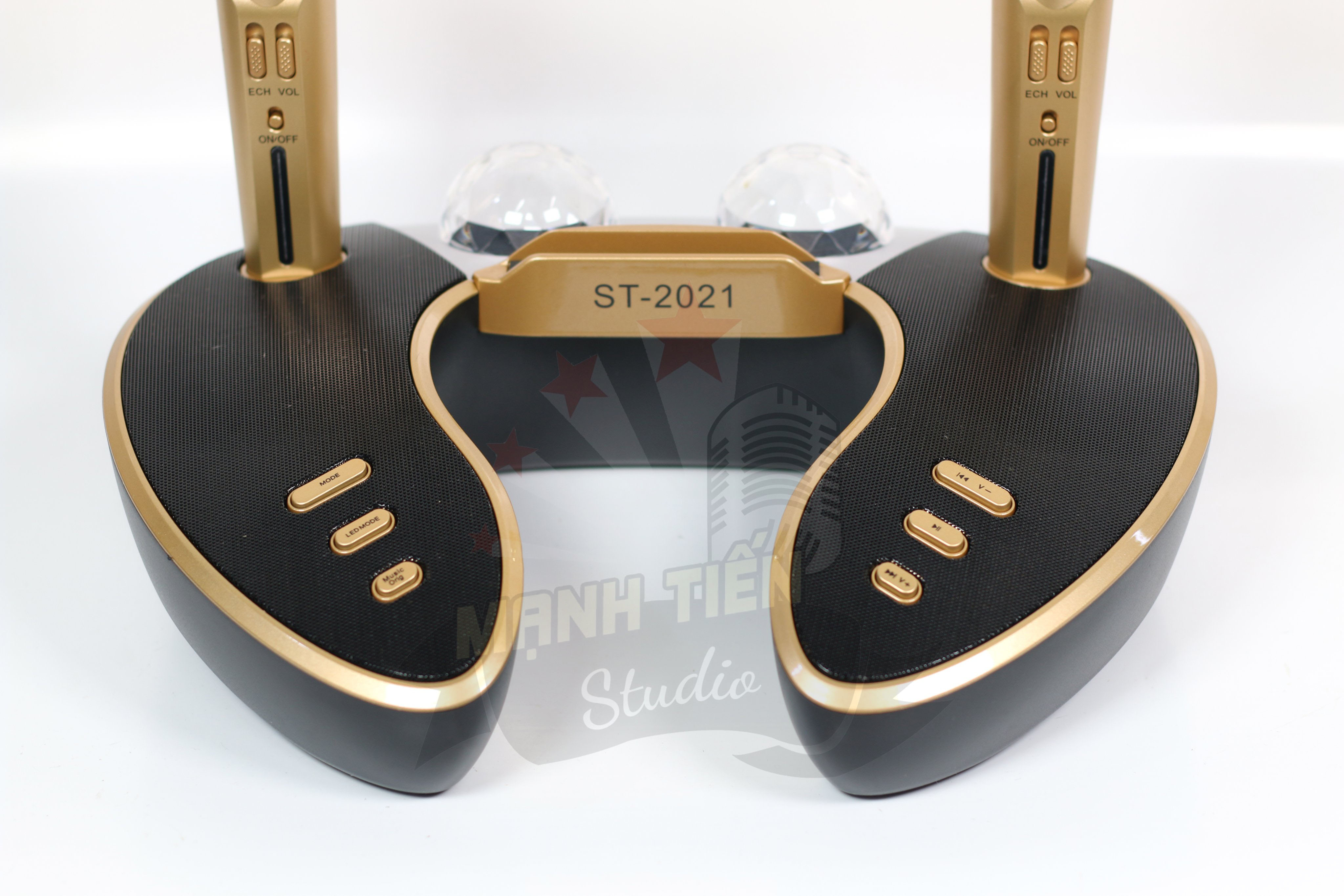 Loa bluetooth cao cấp ST 2021 - Dàn âm thanh karaoke mini kèm 2 đèn led - Nâng cấp từ ST 2020 - Tặng kèm 2 micro không dây - Loa karaoke bluetooth xách tay thời trang - Công nghệ mới thiết kế độc đáo - Bass cực chất - Giao màu ngẫu nhiên - Hàng nhập khẩu