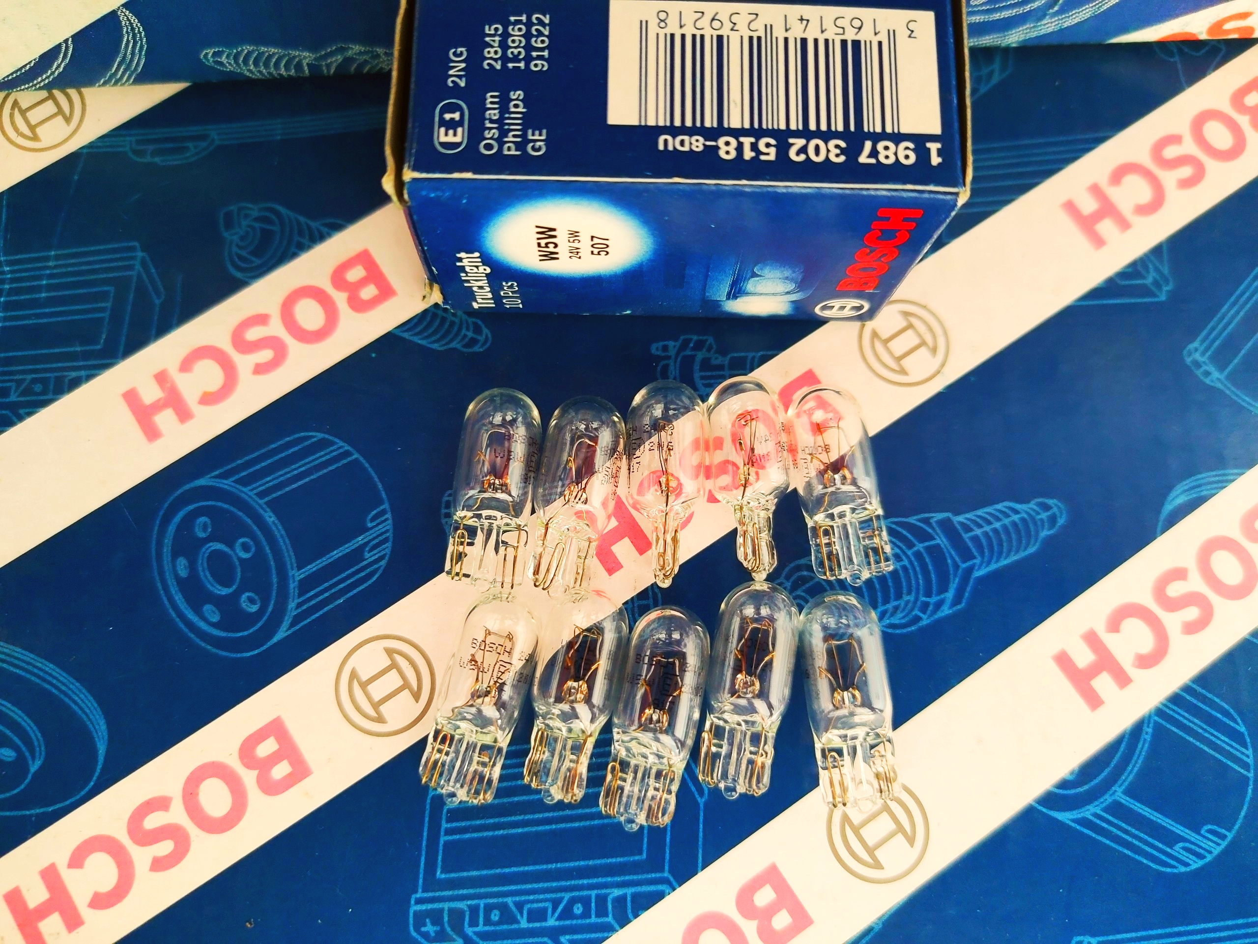 Bóng Đèn Tín Hiệu Xe Tải Bosch W5W 24V 5W