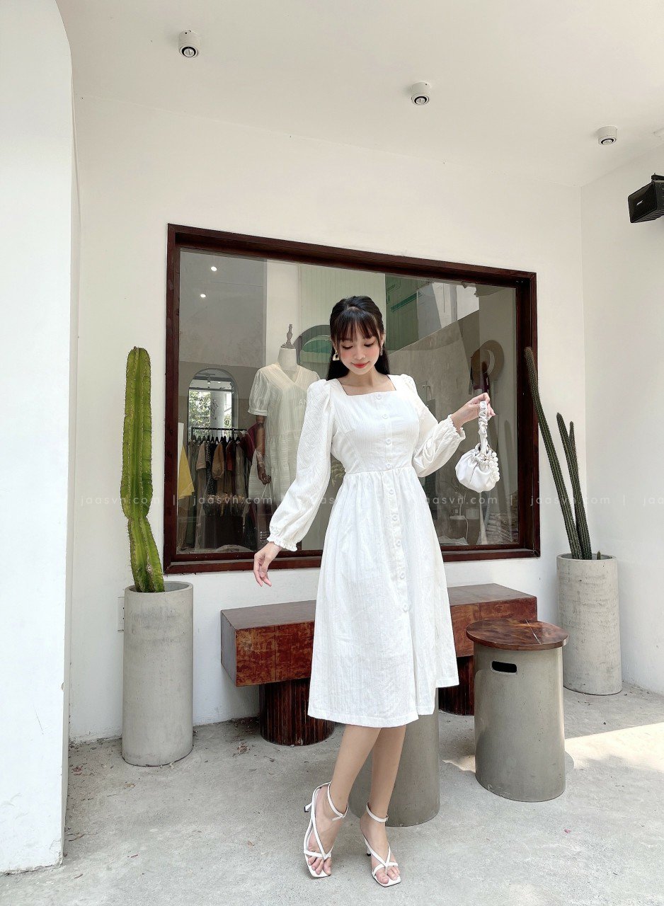 Đầm xòe tay dài cổ vuông thanh lịch