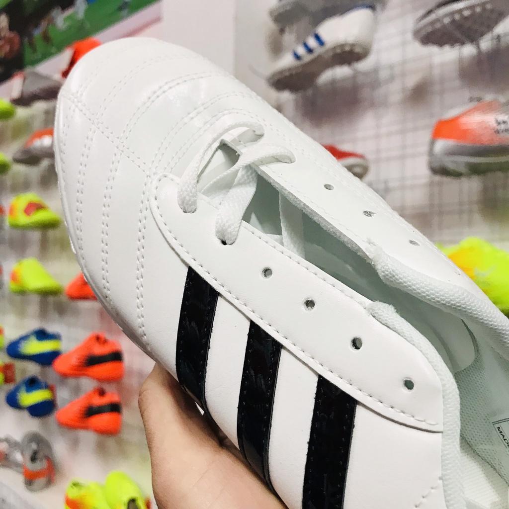 Giày bóng đá phủi WIKA 3 sọc 2022