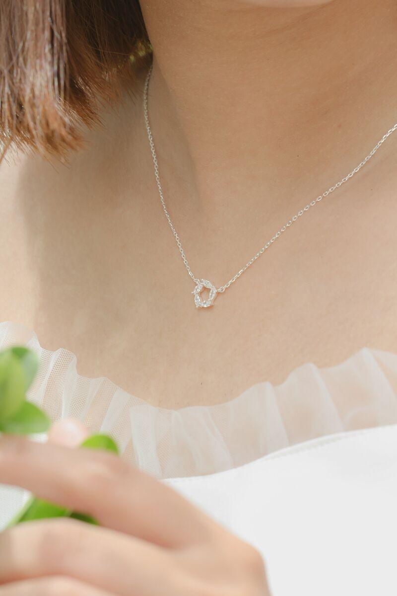 Vòng cổ bạc Bling It năm lá hạt đá BIVC204