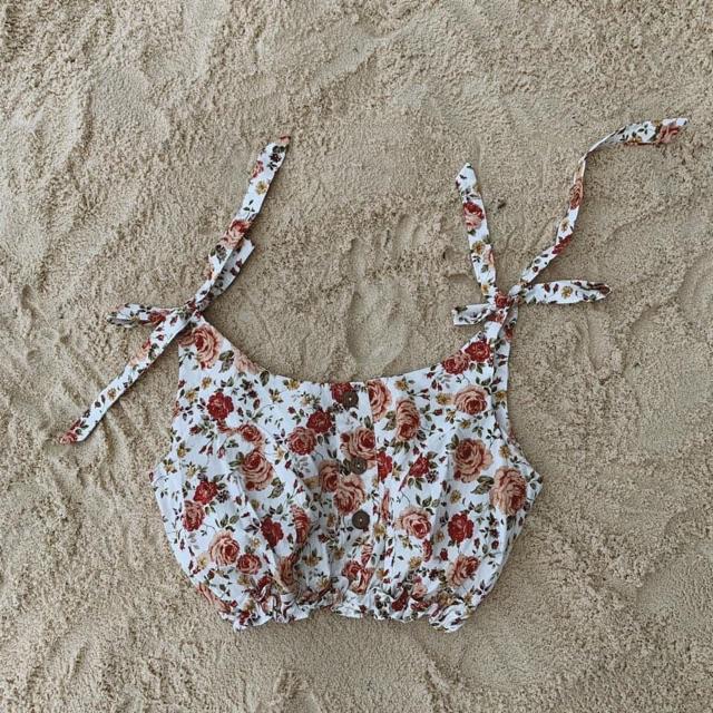 Croptop hoa nơ vai