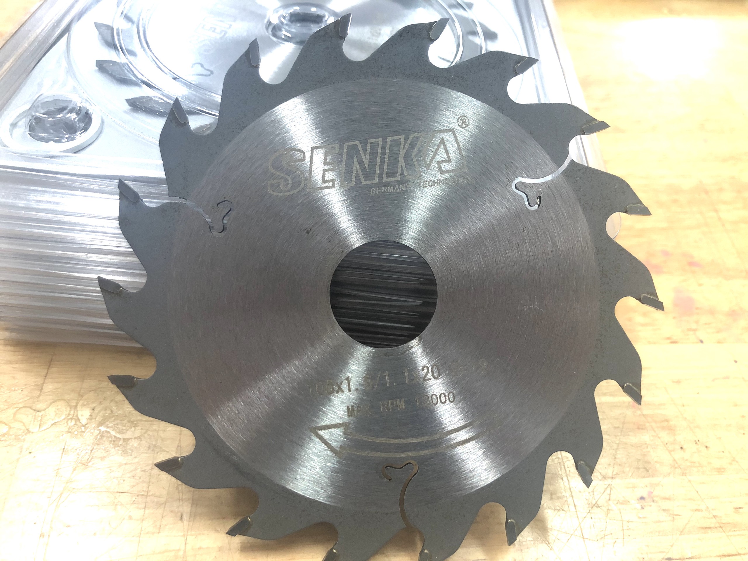 1 Lưỡi cắt gỗ hợp kim hiệu Senka 105mm 4'' Professional dùng cho máy cầm tay 1 tấc [lựa chọn 18, 30, 40 răng