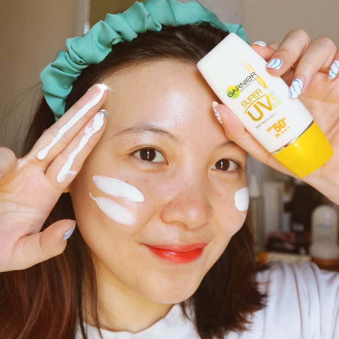 Kem Chống Nắng Garnier Kiềm Dầu Và Sáng Da Light Complete Super UV Matte SPF50+ PA+++ 30ml