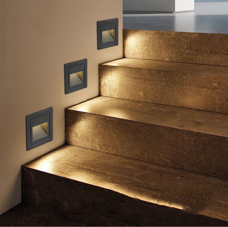 Đèn tường LED DAIKA gắn chân tường, chân cầu thang bền, đẹp chống nước.