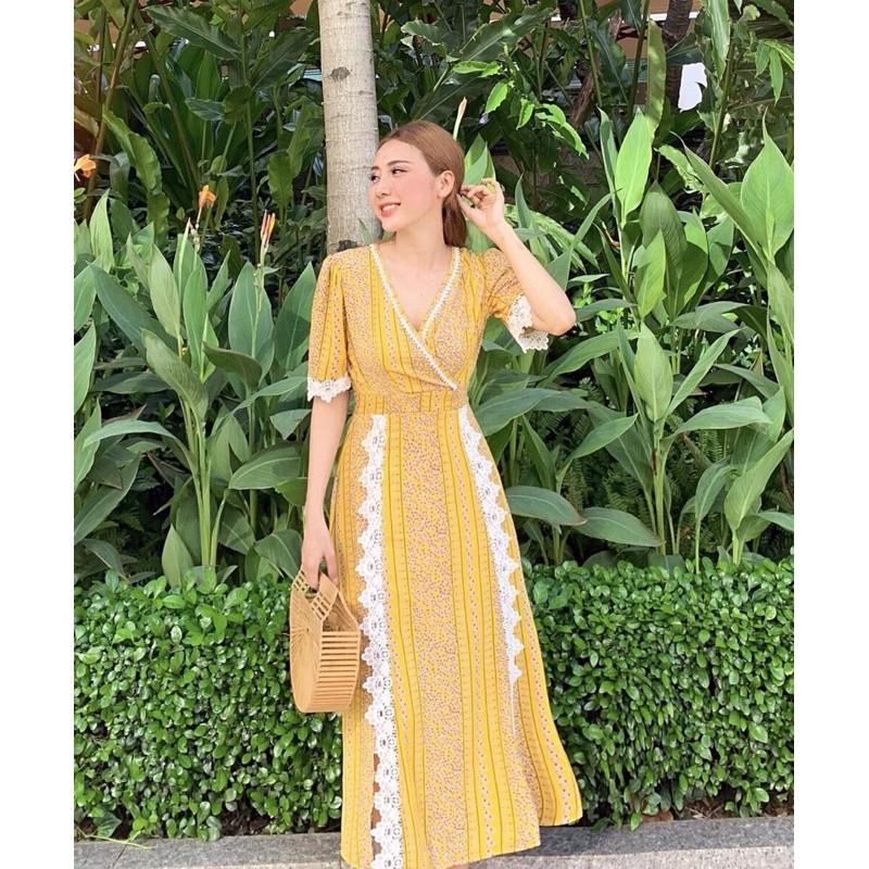 Đầm maxi vàng hoạ tiết thổ cẩm xẻ đùi Sun Fashion