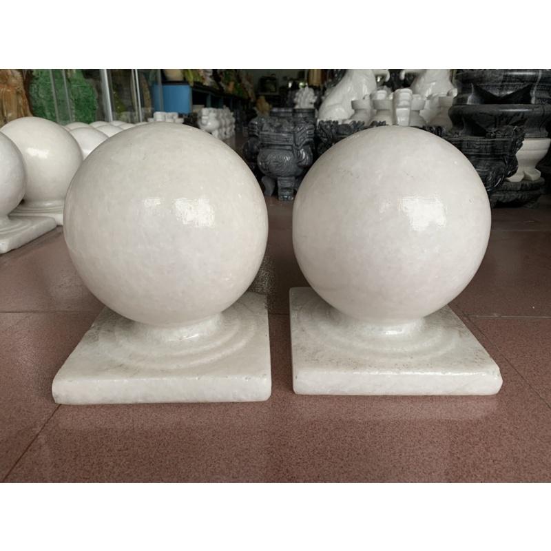 Cặp Bi Cầu Để Đầu Trụ Đá Cẩm Thạch Trắng - cao 25cm, ngang 18cm