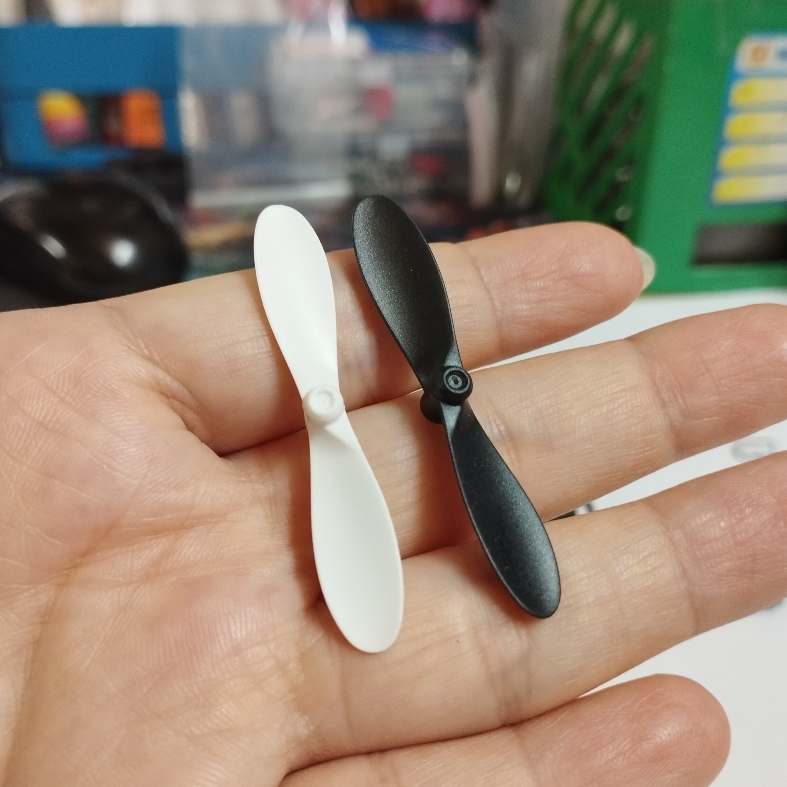 Cánh quạt dài 4.9cm và bộ bánh xe ZY530