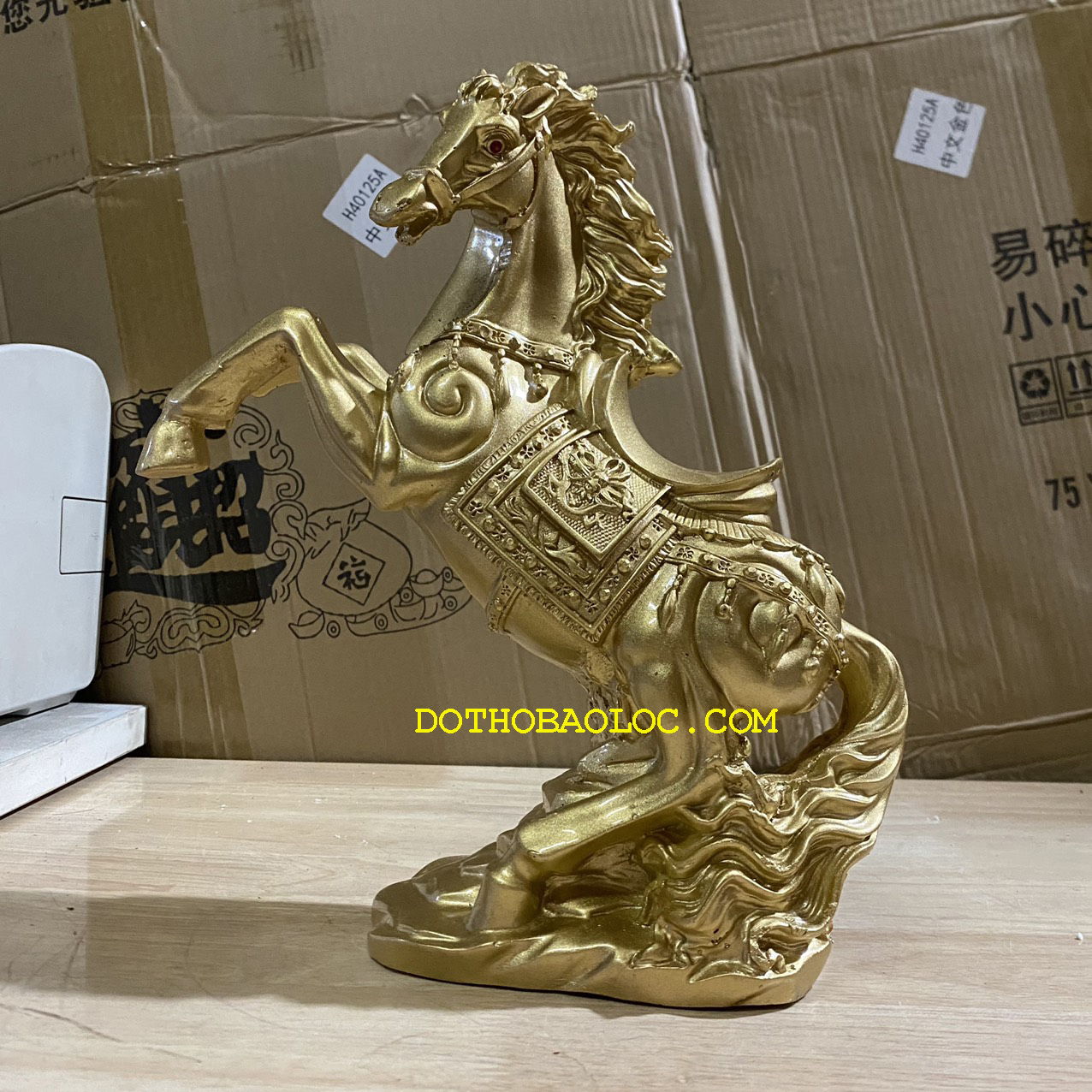 Tượng Lộc Mã - Ngựa Kim T iền phong thuỷ trang trí bằng bột đá cao 30cm