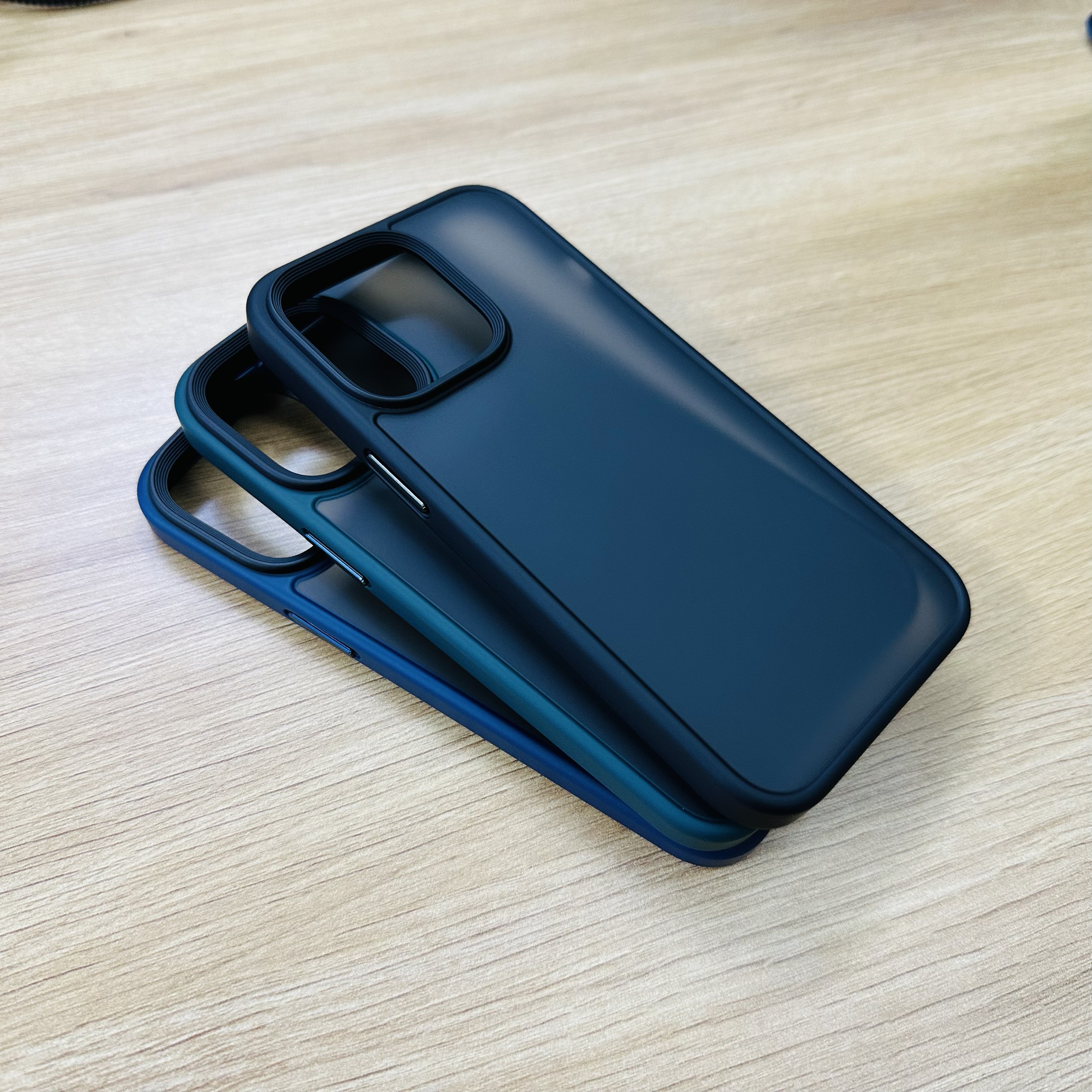 Ốp lưng dành cho iPhone 13 Pro Max Likgus lưng nhám viền màu- Hàng chính hãng