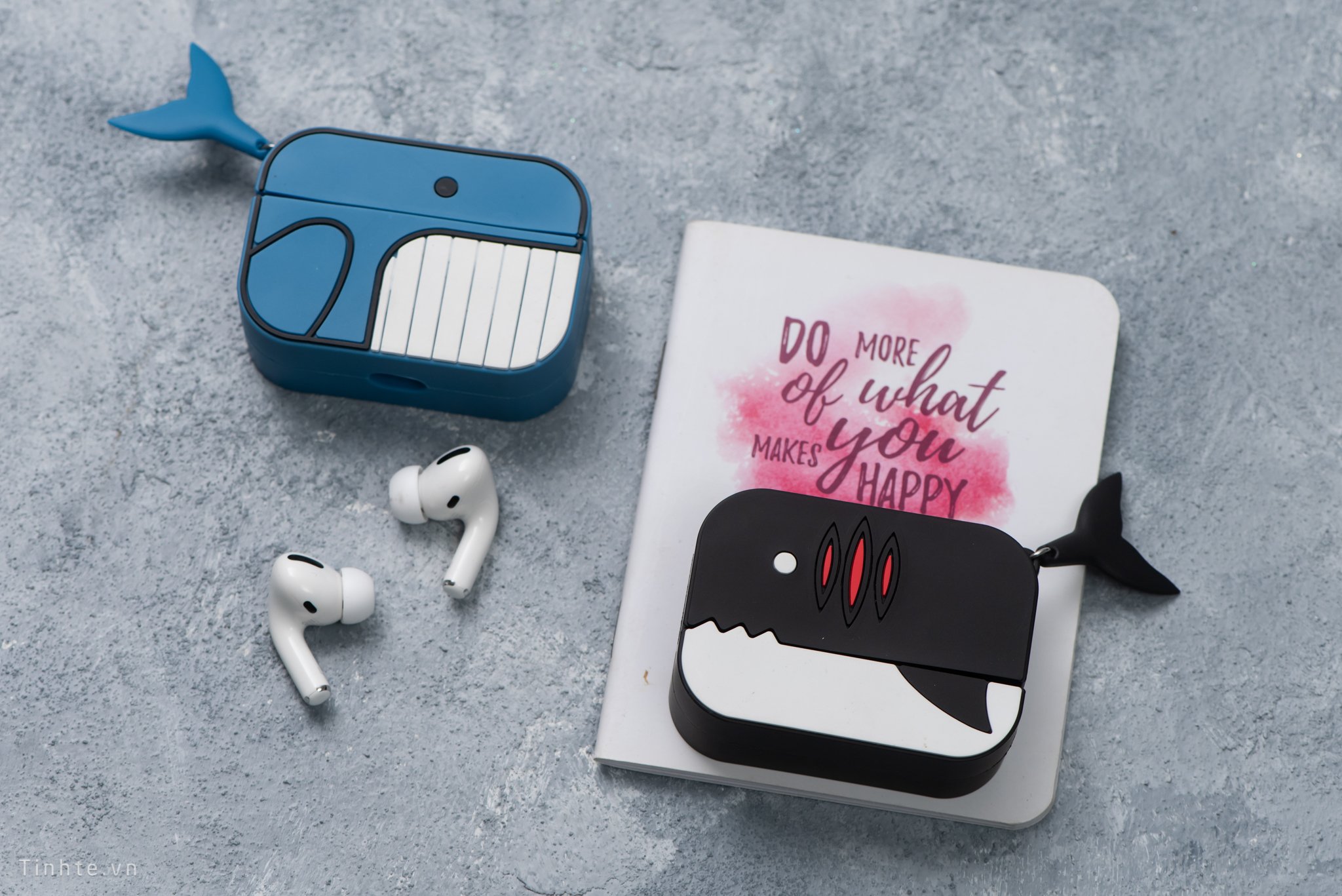 Airpods Pro Case Ốp Bảo Vệ Cho Airpods Pro Hình Cá Mập Đen _Tặng Kèm Móc Khóa Dây Da