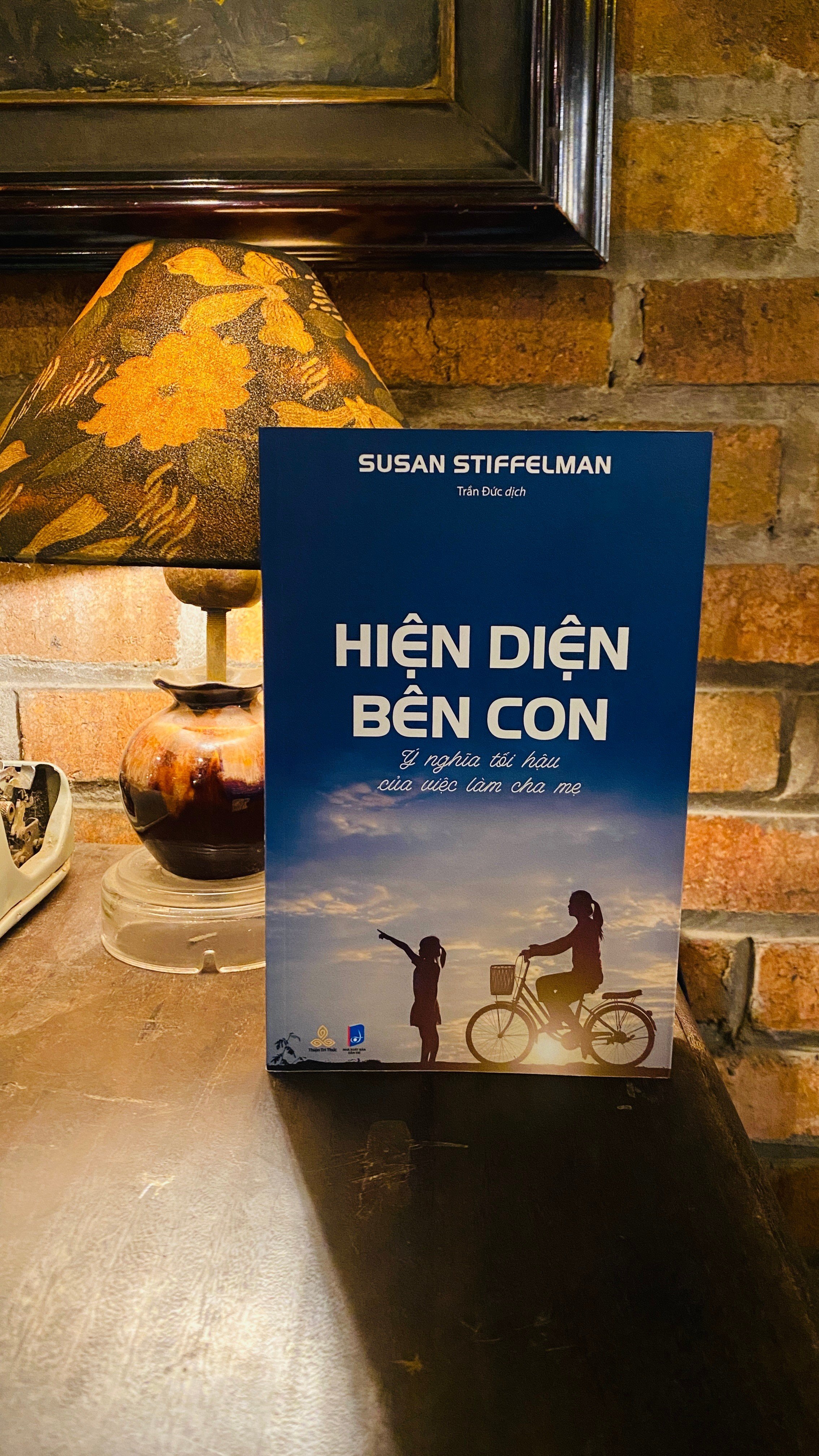 Hiện Diện Bên Con -  Ý nghĩa tối hậu của việc làm cha mẹ