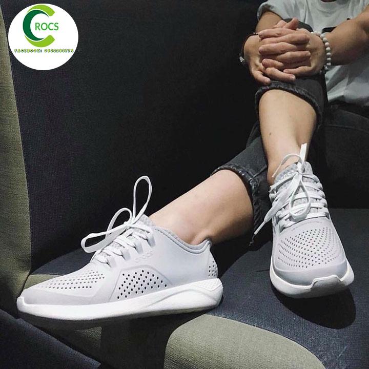 Giày nhựa đi mưa chống hôi chân -Croslite-Literide-Pacer màu Trắng bạc