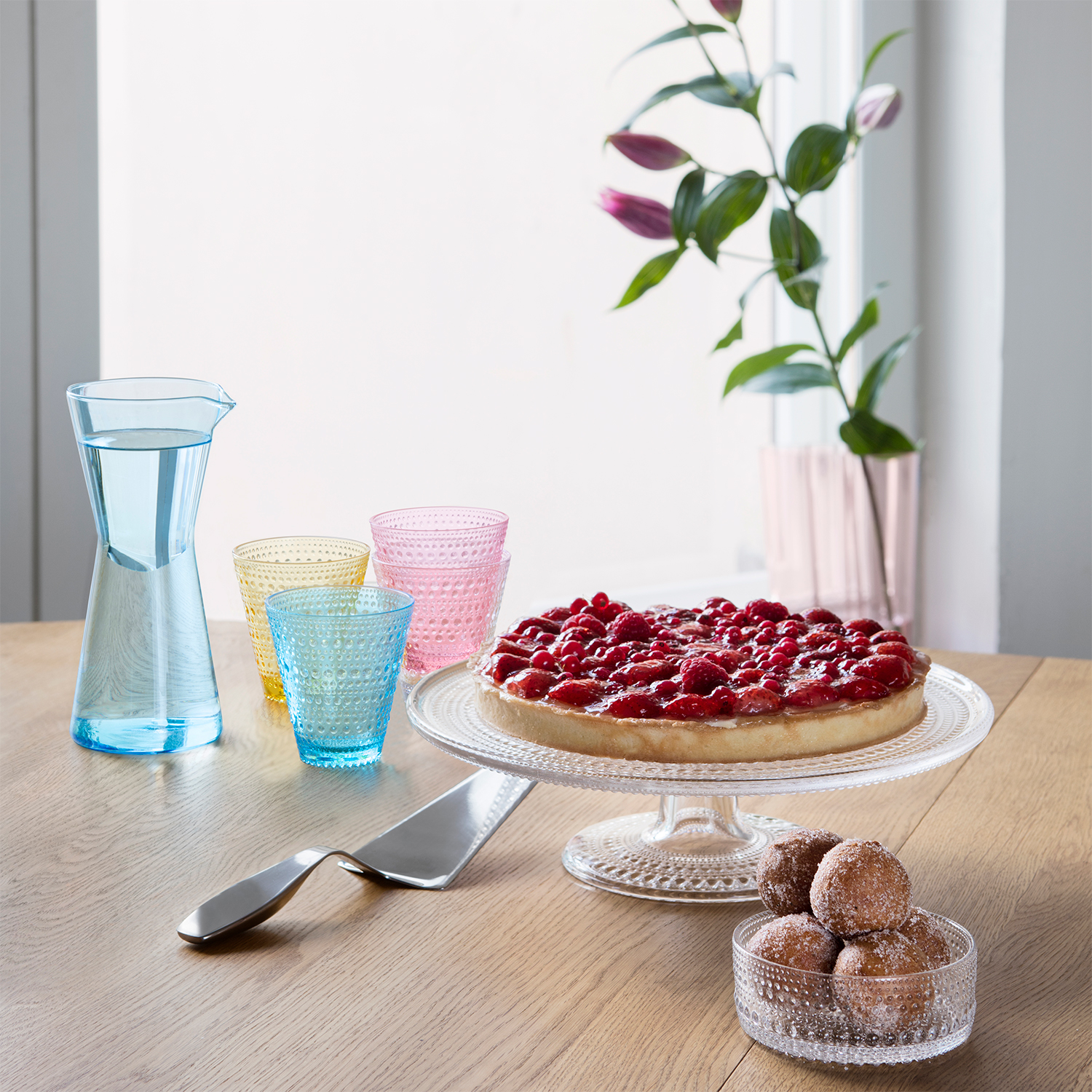 Khay bánh có chân Kastehelmi đường kính 315mm Iittala