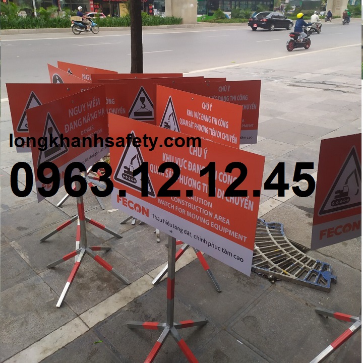 Biển báo công trường đang thi công