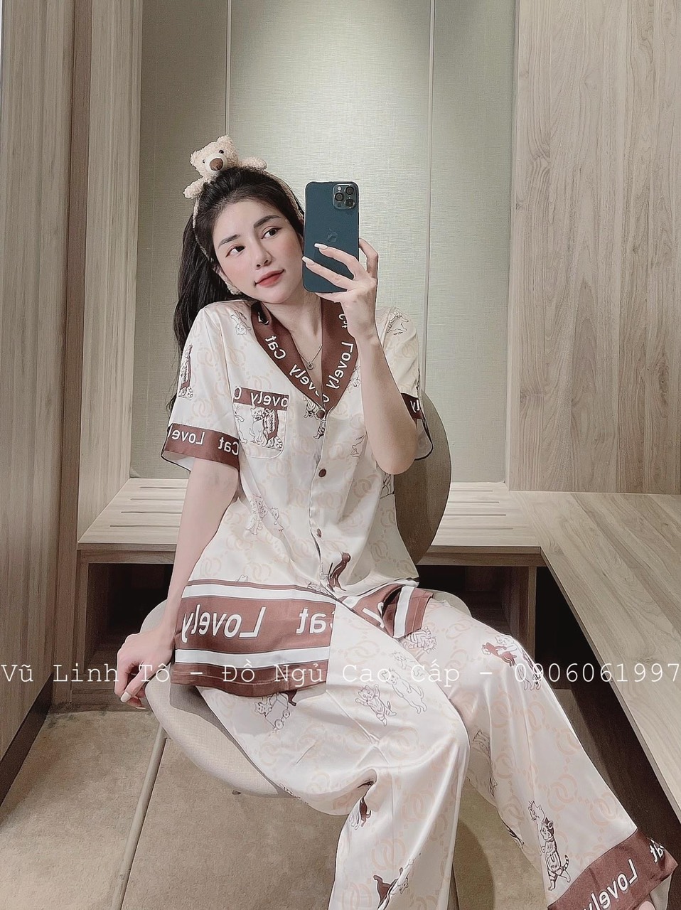 Bộ Pyjama Mặc Nhà Tay Ngắn Cổ V Mẫu Mới Hình Mèo Nâu Siêu Sang