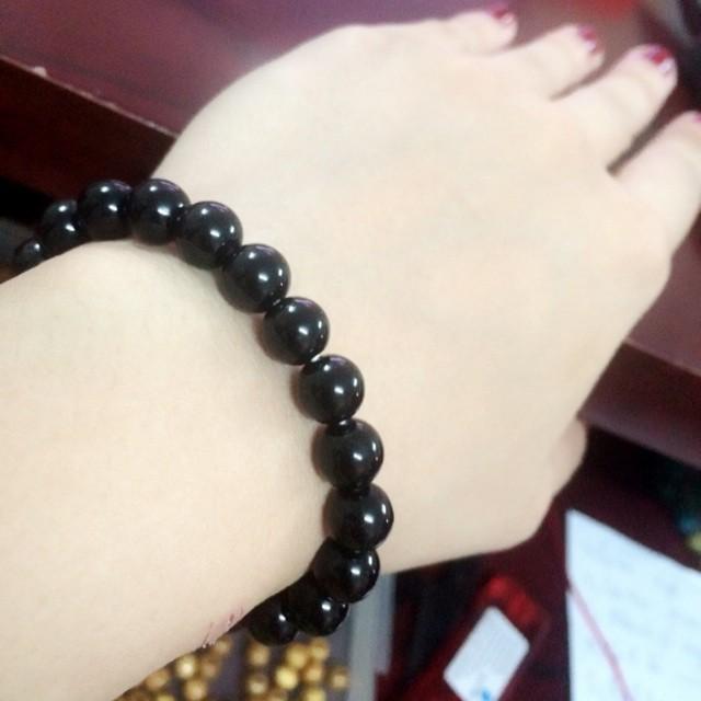 Vòng tay đen hạt 8 ly -