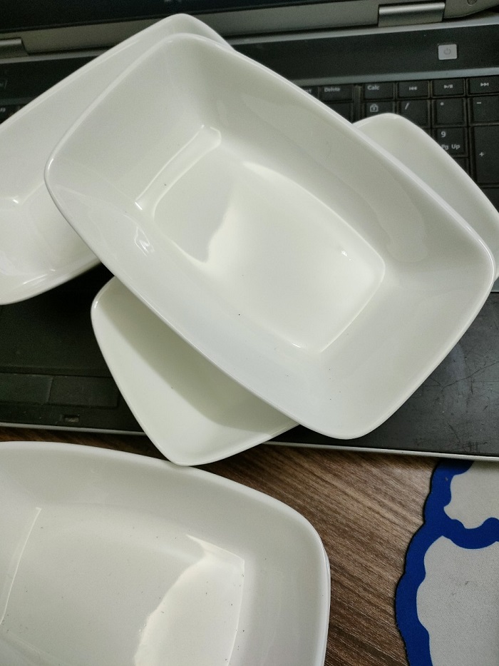 Đĩa sứ hình chữ nhật thành cao