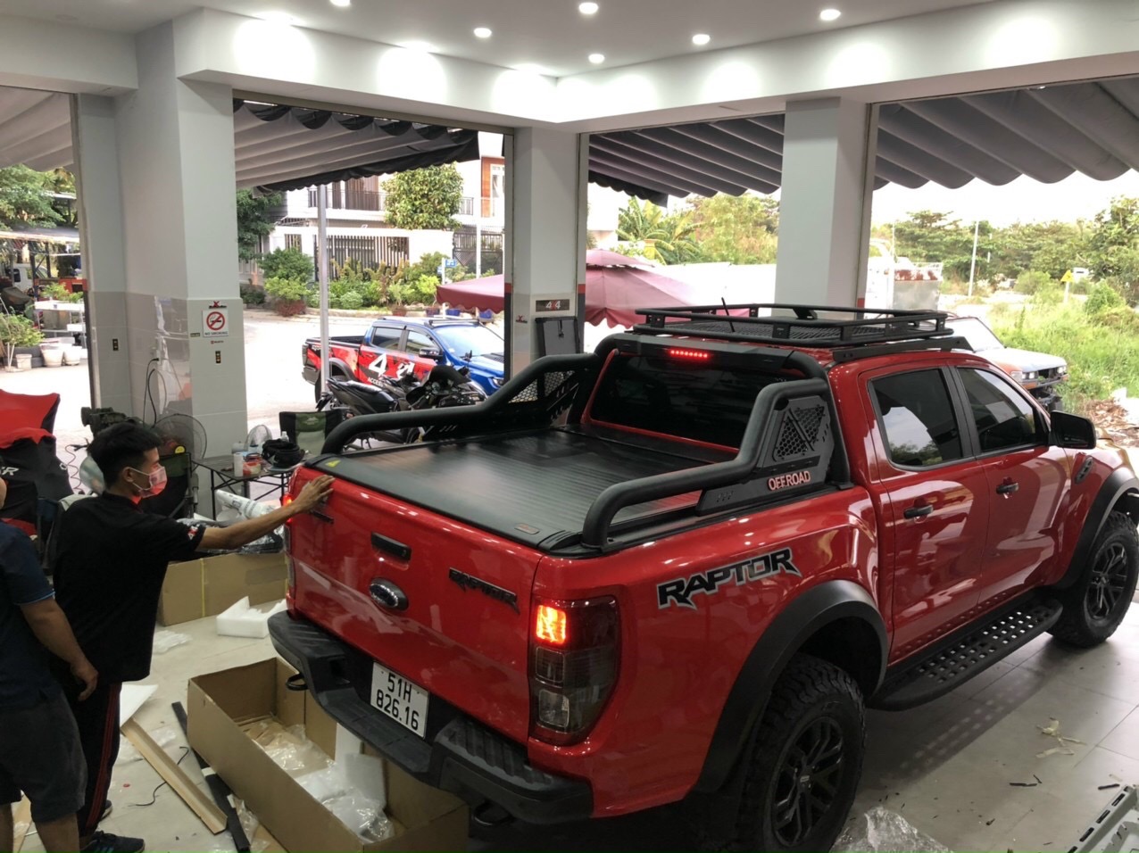 NẮP THÙNG CUỘN ĐIỆN FORD RANGER CAO CẤP CHO XE SẢN XUẤT NĂM 2015-2022- ĐƯỢC PHÂN PHỐI BỞI CTY CP PLASTIC THÁI LAN-NHẬN LẮP ĐẶT TẠI TP.HCM, TP.HÀ NỘI, VÀ CÁC TỈNH LÂN CẬN TP.HCM