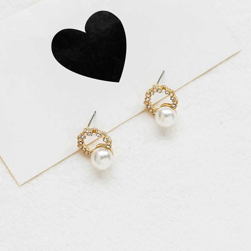 Khuyên tai trái tim đính hạt giả ngọc trai
