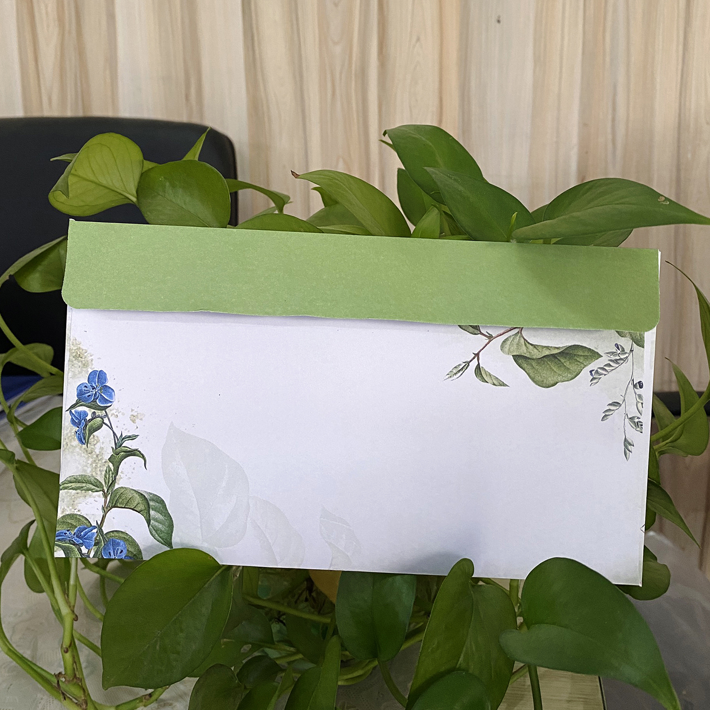 Combo 25 Bao thư 12x22 màu trắng họa tiết hoa lá, nắp xanh lá