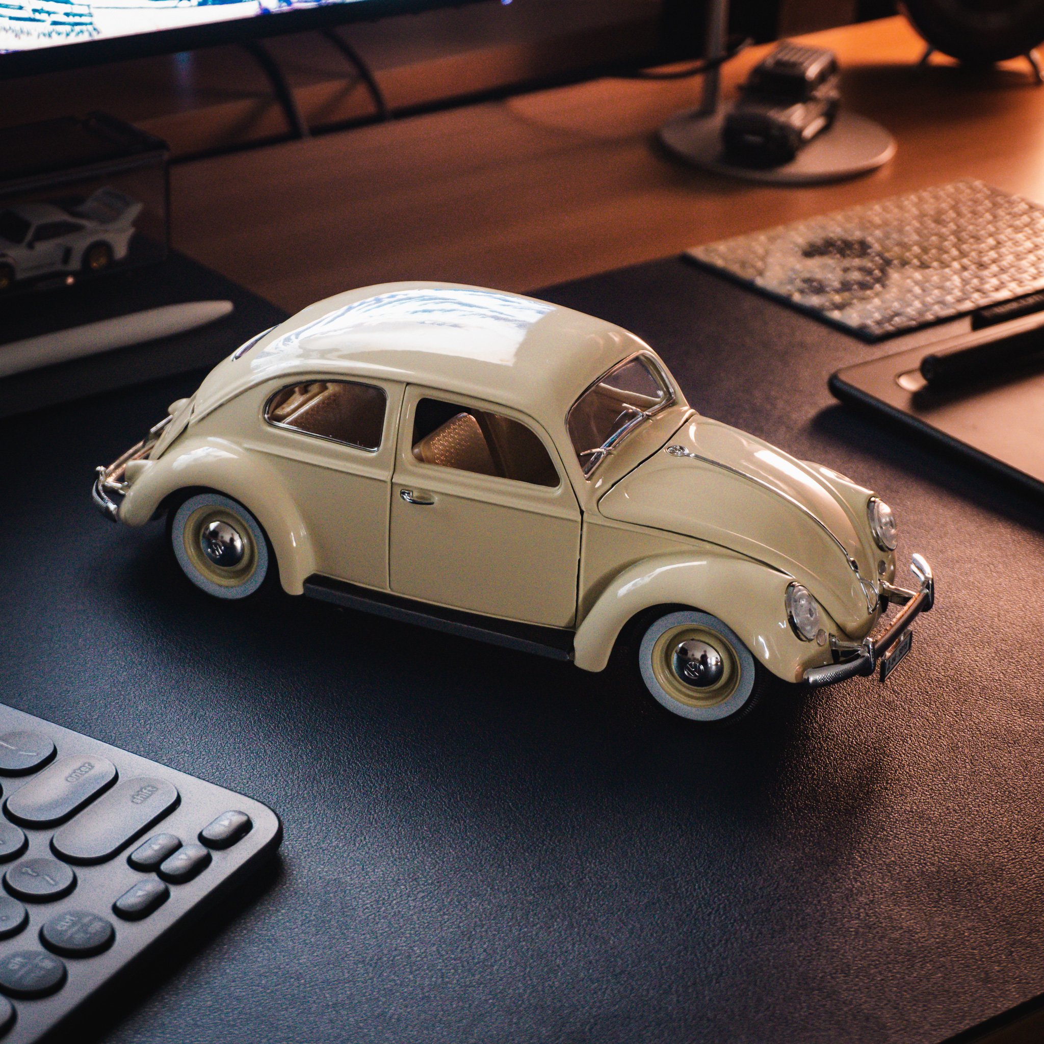 Mô hình xe Volkswagen Kafer Beetle - 1955 Cream 1:18 Bburago - MH 18-12029