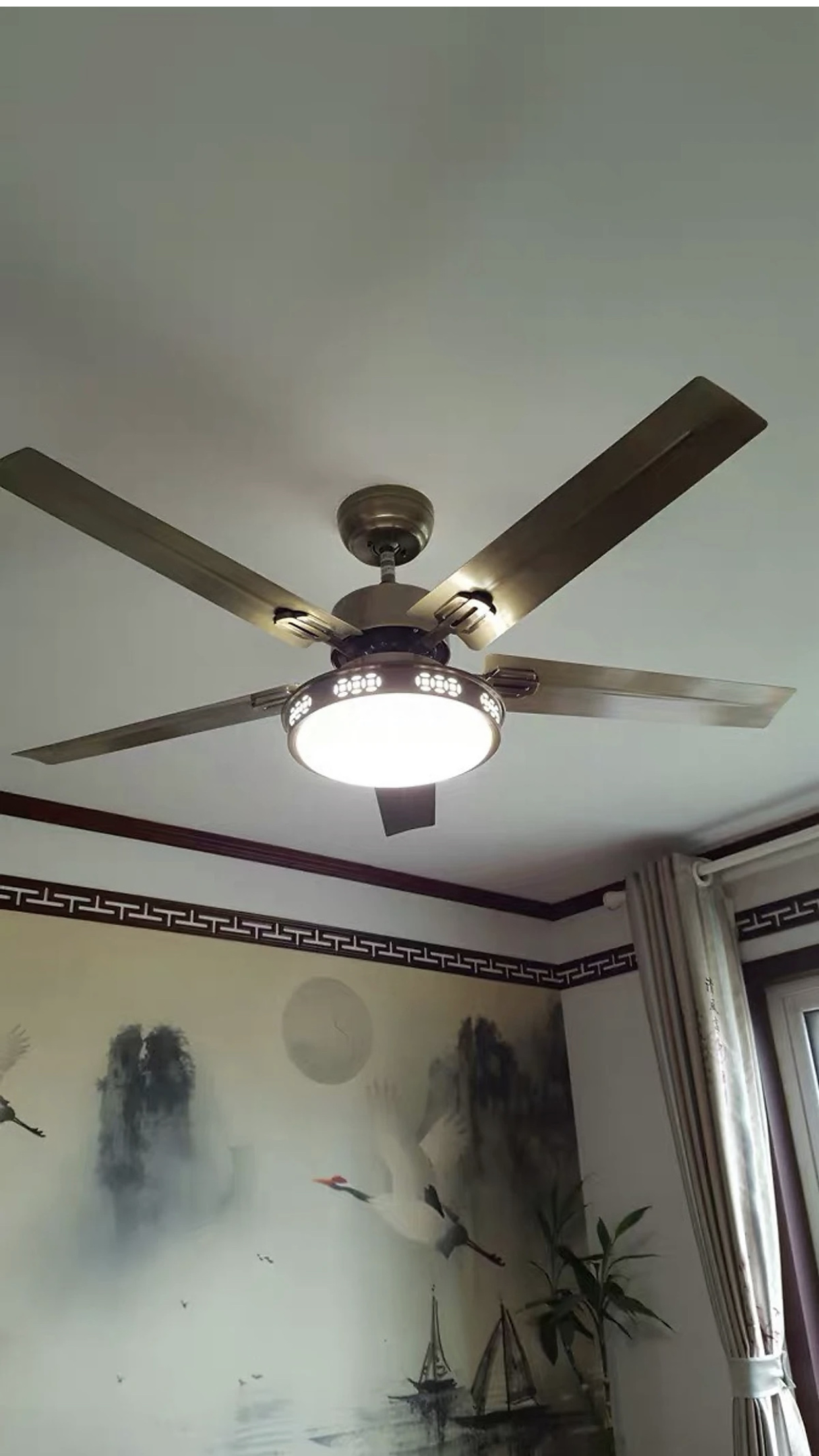 Quạt trần đèn trang trí thông minh 5 cánh sắt - Tích hợp đa chức năng - Có điều khiển từ xa - có đèn - Hàng chính hãng Klasse