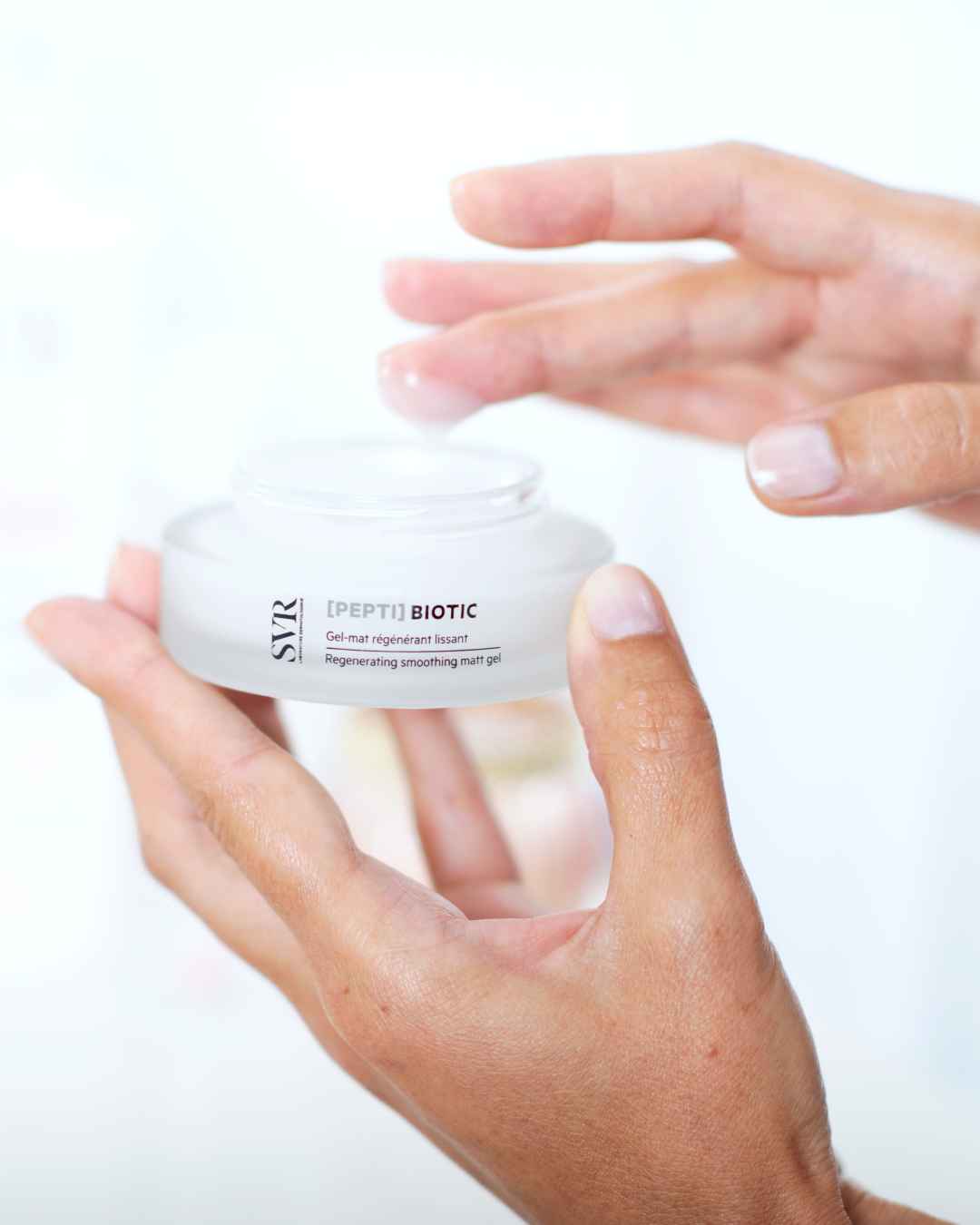 Gel dưỡng da giúp làm se khít lỗ chân lông, chống nhăn,làm da mềm mịn và giúp làm đều màu da SVR BIOTIC 50ml