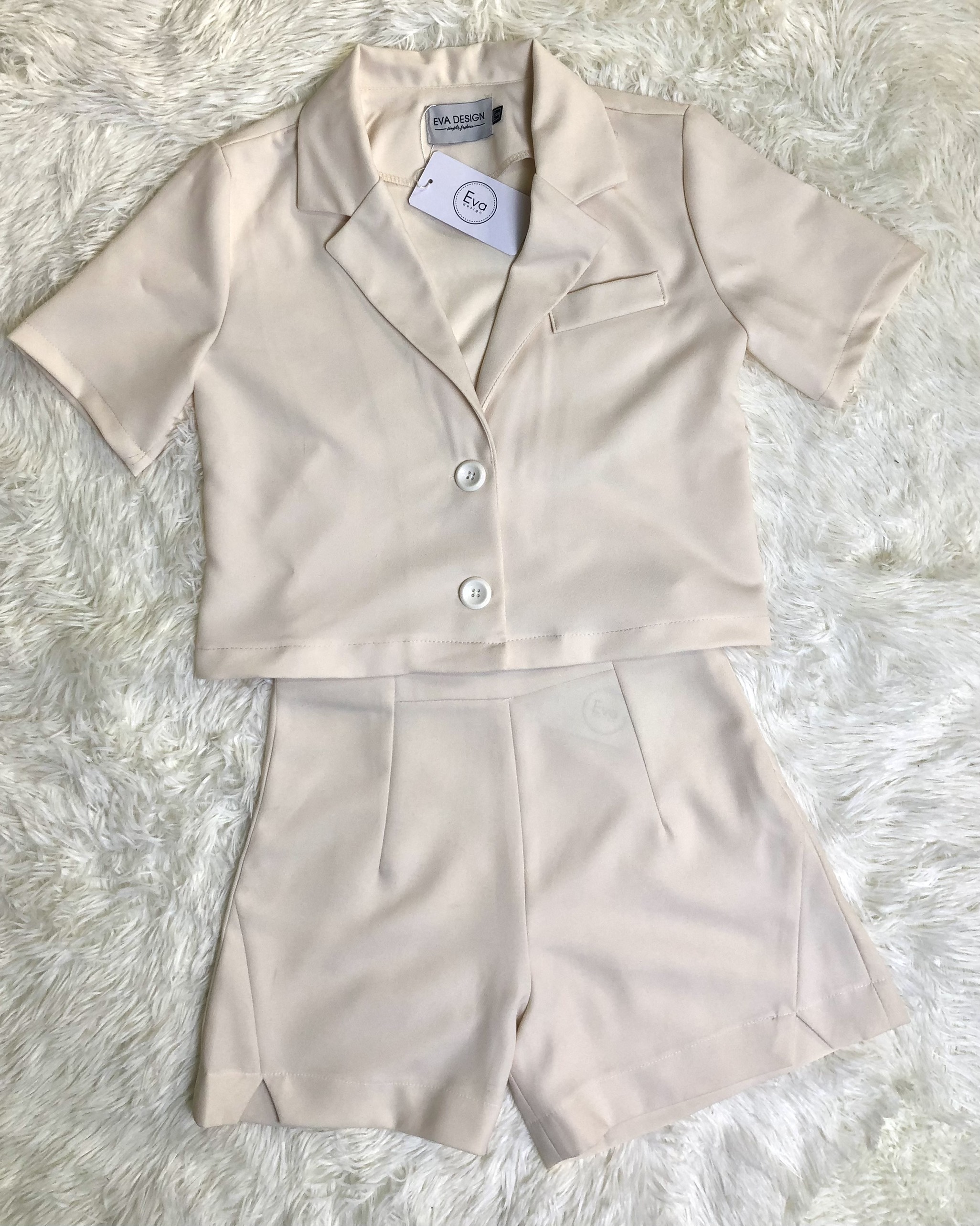 Set vest nữ cao cấp gồm Áo khoác blazer dáng ngắn croptop và quần short lưng cao chất tuyết mưa form cực đẹp