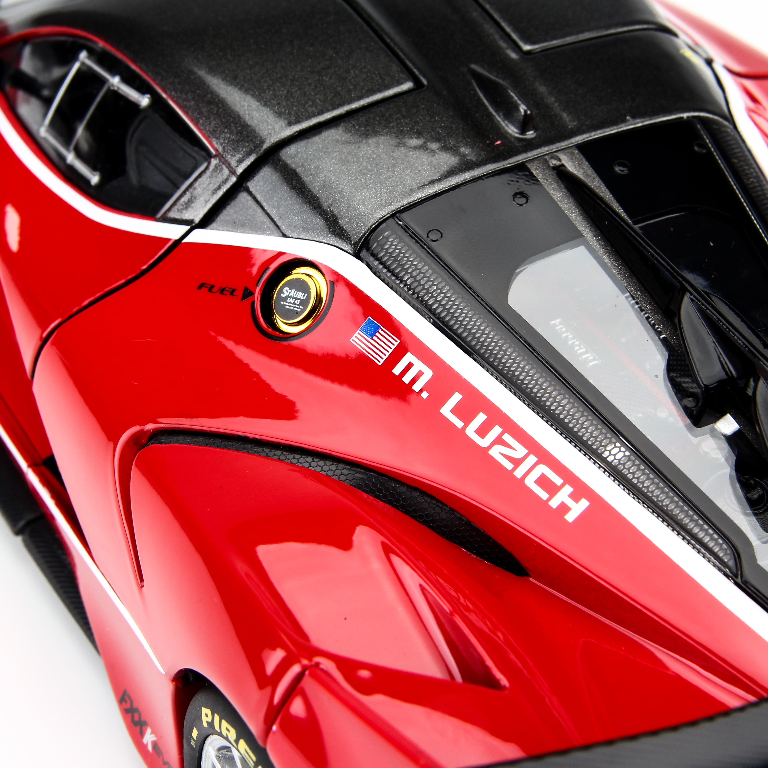 Mô hình xe Ferrari FXX K Evo 54 Signature 1:18 Bburago 18-16908