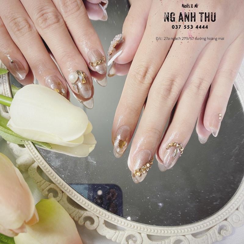 Móng úp nâu thạch