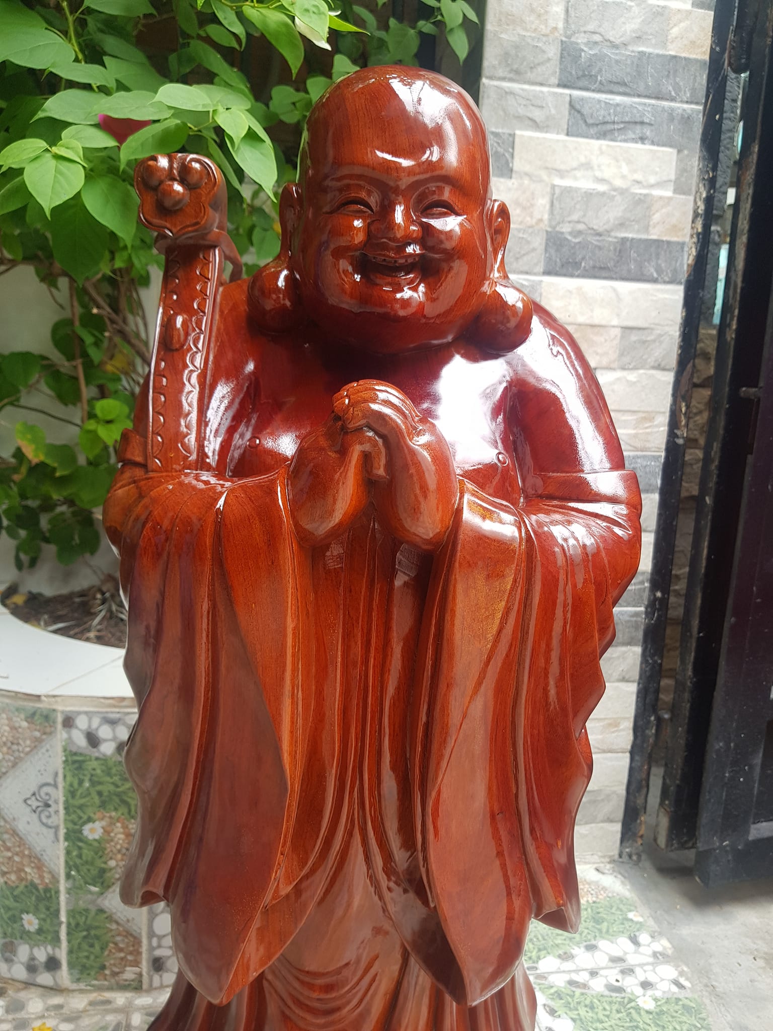 Tượng Gỗ Mỹ Nghệ Phật Di Lặc Đứng Trên Bao Tiền to Chúc Phúc Tay Cầm Như Ý dãy tiền Size Cao 80cm Đk 30cm Sâu 20cm Anh Chị Trưng Bày Phòng Khách ở Nhà , Công Ty, cửa hàng quà biếu tặng ạ