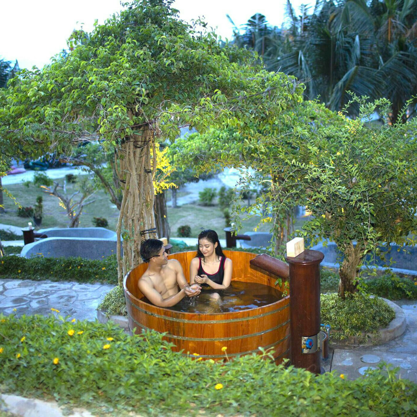 Vé Tắm Bùn Hòn Tằm. Bao Gồm Bữa Trưa. Merperle Hòn Tằm Resort Nha Trang 5*.