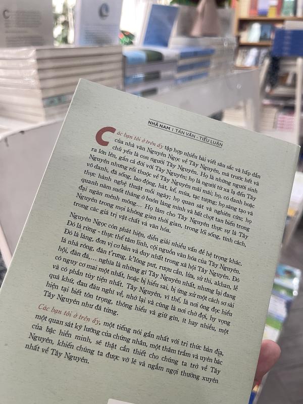 Sách - Các bạn tôi ở trên ấy (Nguyên Ngọc) (Nhã Nam HCM)