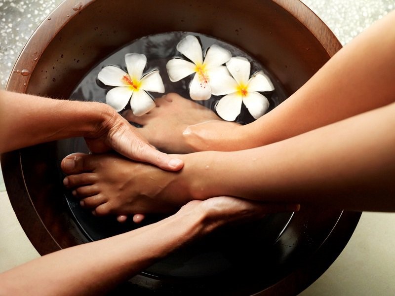 Hình ảnh Liệu trình Massage Toàn Thân Thư Giãn Đá Nóng + Tinh Dầu Mỹ + Ngâm Chân Thảo Dược Đào Thải Độc Tố 75 Phút tại Happy Beauty & Spa