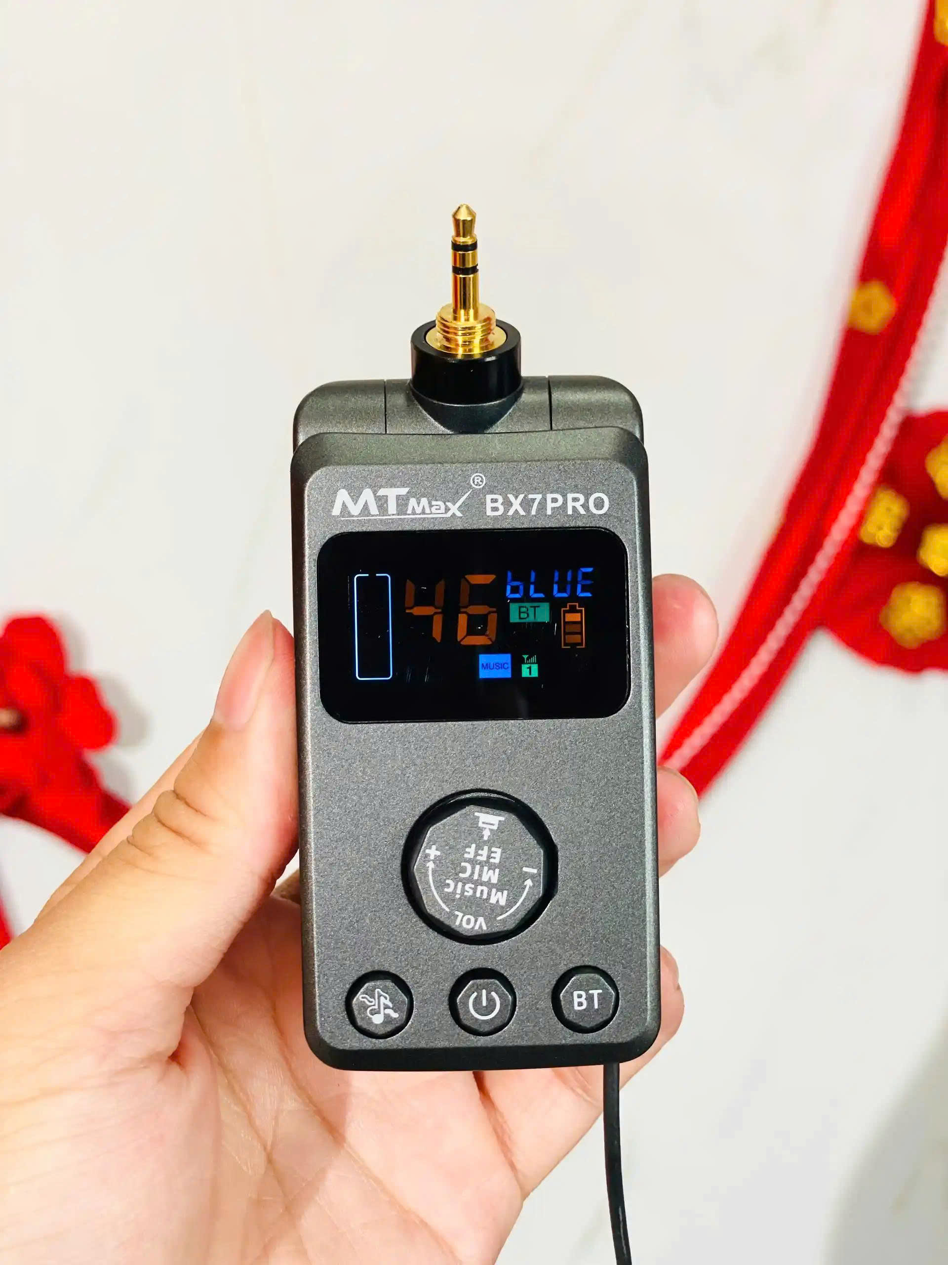 Micro Karaoke MTMAX BX7 Pro Không Dây Đa Năng - Chuyên Dụng Cho Loa Di Động, Xe Ôtô, Loa Kéo, Amply Kết Nối Tới 10M, Đầu Thu Tích Hợp Bluetooth Biến Loa, Amply Cũ Thành Thiết Bị Bluetooth Thông Minh. hàng nhập khẩu