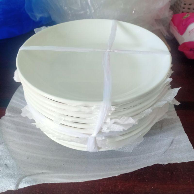Đĩa sứ hứng nước chậu cây - KT: R15.5 x Đ10 x C2.7cm