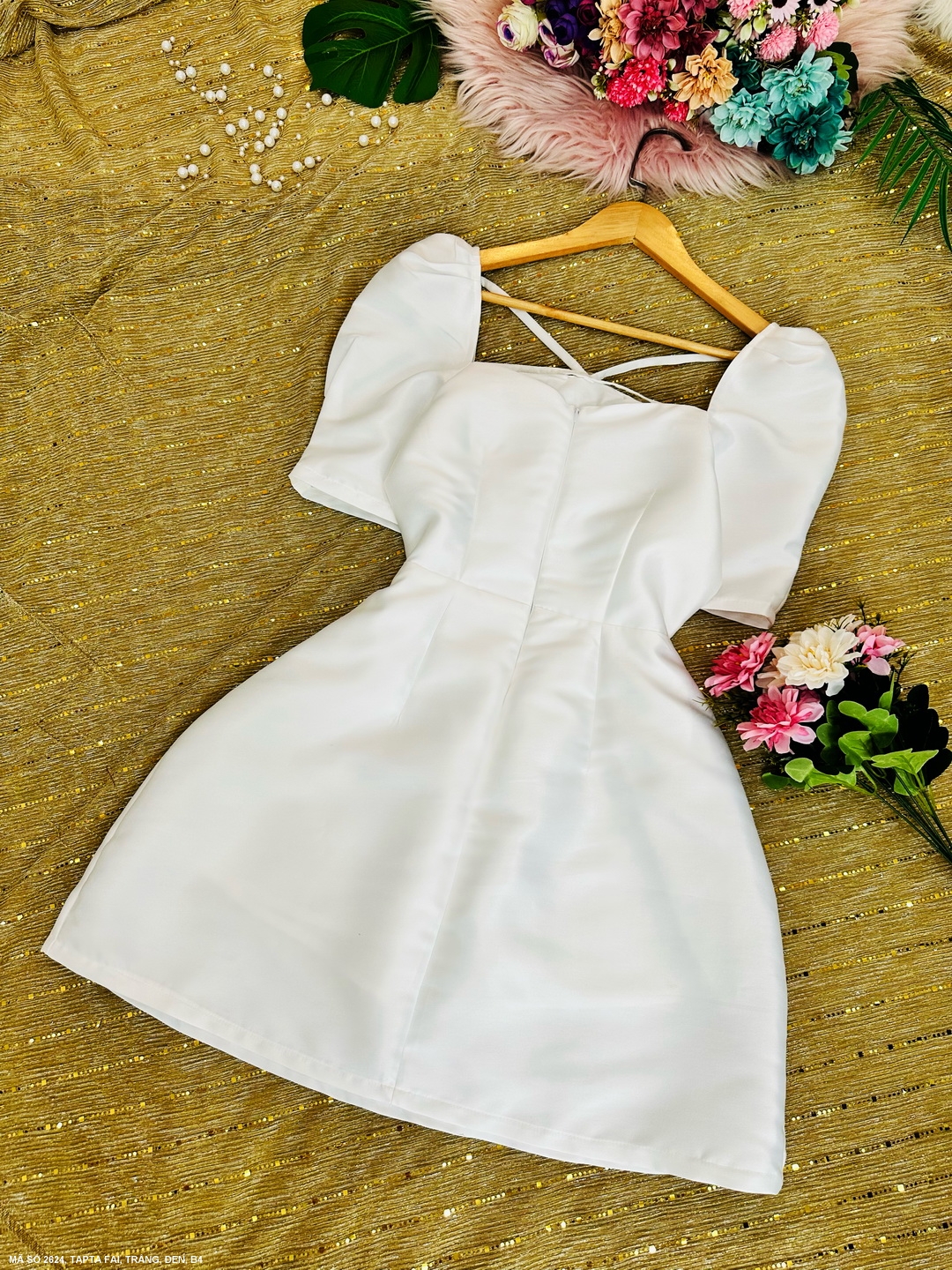 ĐẦM XÒA CỔ KẾT HOA HỒNG TUA DÂY
