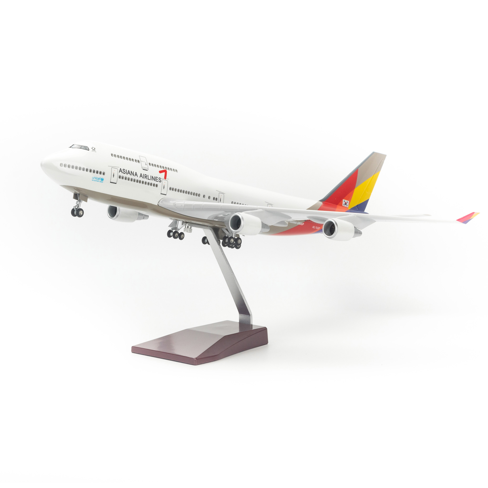 Mô hình máy bay Asiana Airlines Boeing B747 lắp ráp có đèn 47cm MBMH46