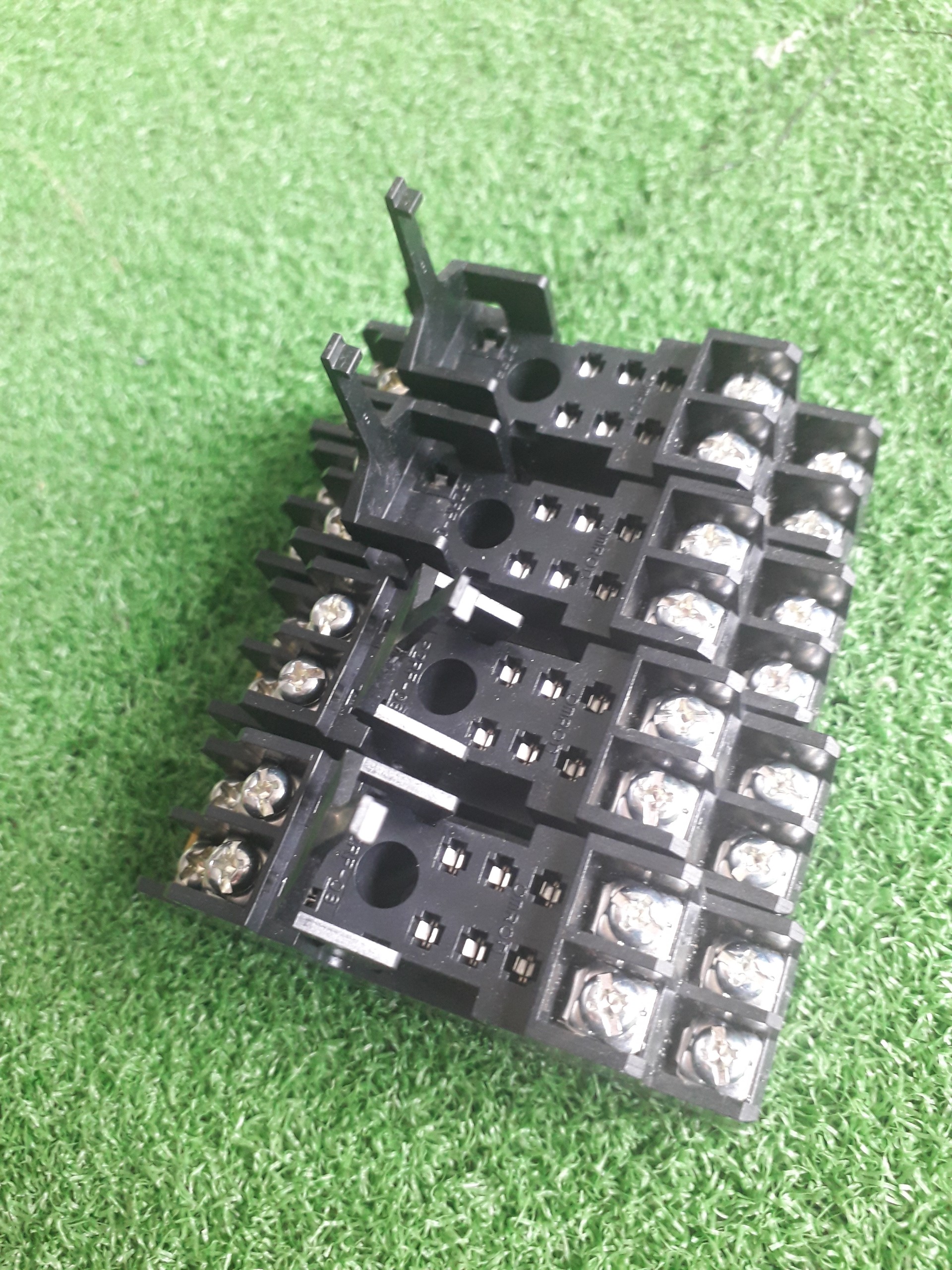 Đế rơ le P2RF-08