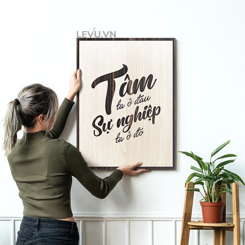 Tranh gỗ treo tường LEVU LV022 "Tâm ta ở đâu sự nghiệp ta ở đó"