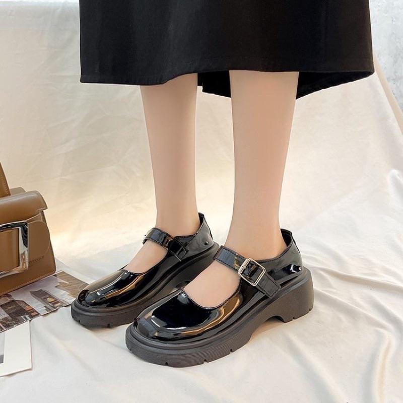 Giày lolita 4cm ulzzang đen bóng 2 màu đen trắng