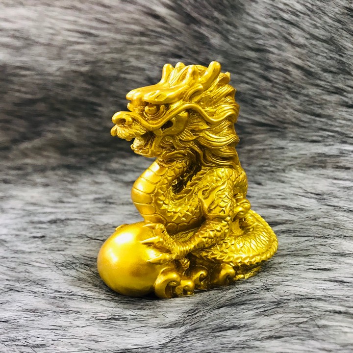 Tượng con Rồng vàng, chất liệu nhựa được phủ lớp màu vàng óng bắt mắt, dùng trưng bày trong nhà, những nơi phong thủy, cầu mong may mắn, tài lộc - TMT Collection - SP005233
