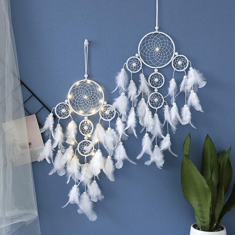 Dreamcatcher bằng sắt đính lông vũ và ngọc trai tinh tế trang trí nội thất