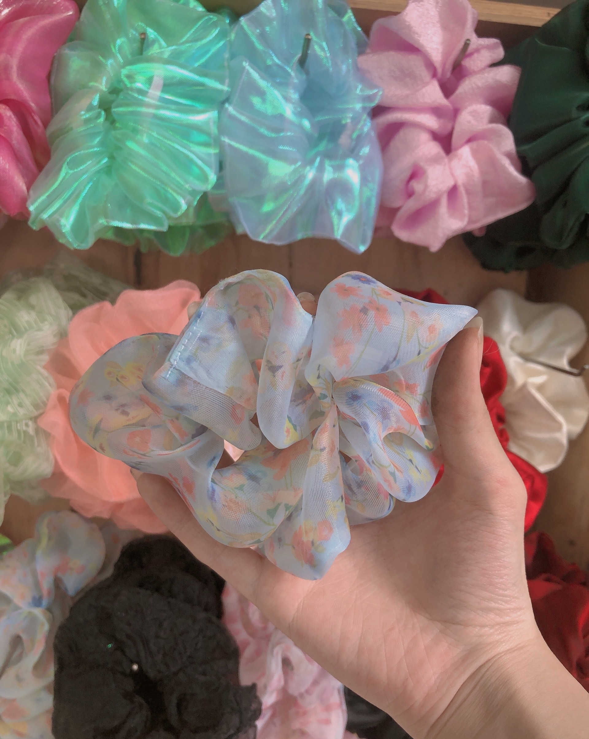 Cột tóc scrunchies hoa voan đẹp mẫu mới size trung