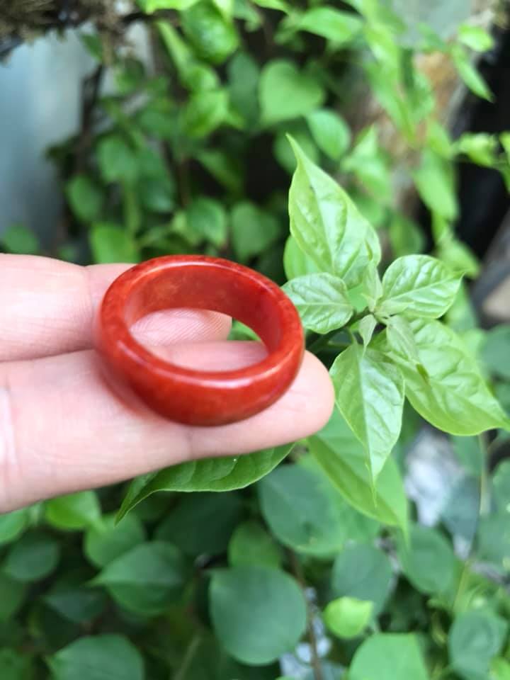 NHẪN ĐEO TAY MÀU ĐỎ 18MM CHẤT LIỆU ĐÁ CẨM THẠCH   HỢP NAM MỆNH HỎA THỔ